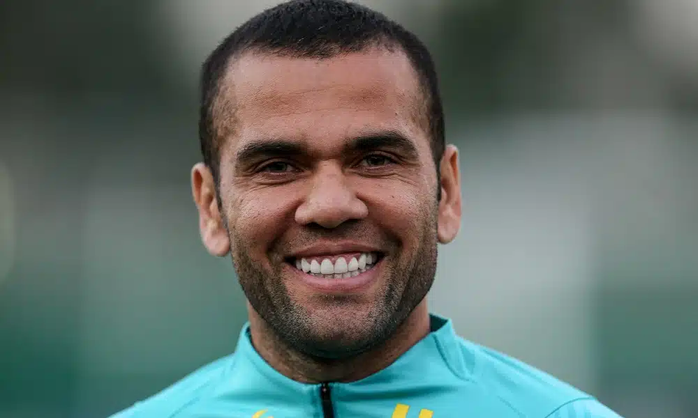 Daniel Alves será inscrito como jogador e disputará pelo menos um jogo oficial na Liga 3 até junho de 2026?